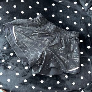 BLACK LOGO LULULEMON SHORTS